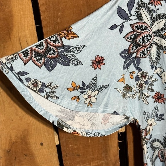 NWT American Rag Ruched Flutter Sleeve V Neck Top - Juniors Size 1X - Picture 2 of 7